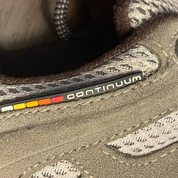 Merrell Athletic Shoes Tan and Black Trail-Ready Design Waterproof - Picture 7 of 8